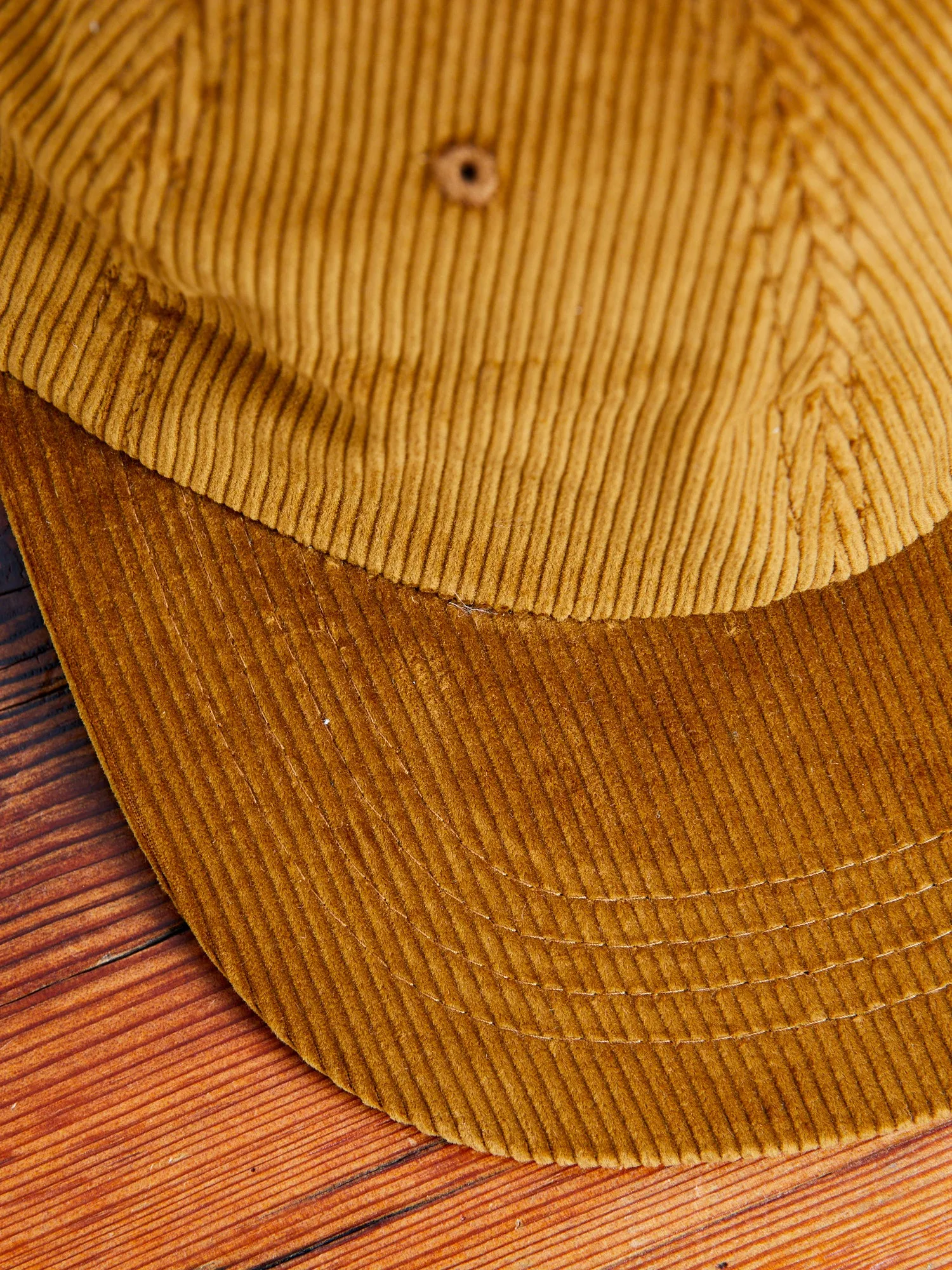 6-Panel Corduroy Cap in Golden Brown