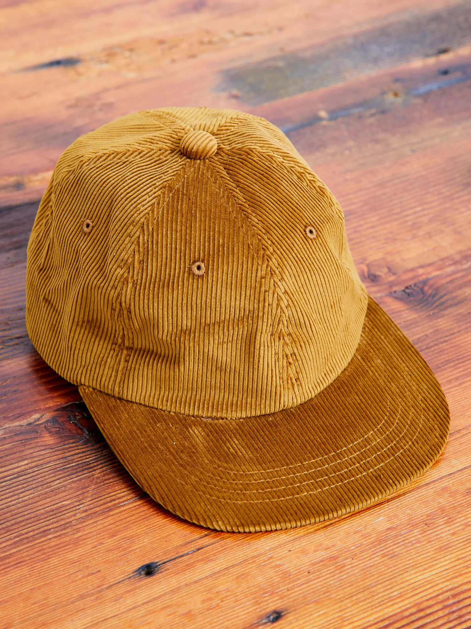 6-Panel Corduroy Cap in Golden Brown