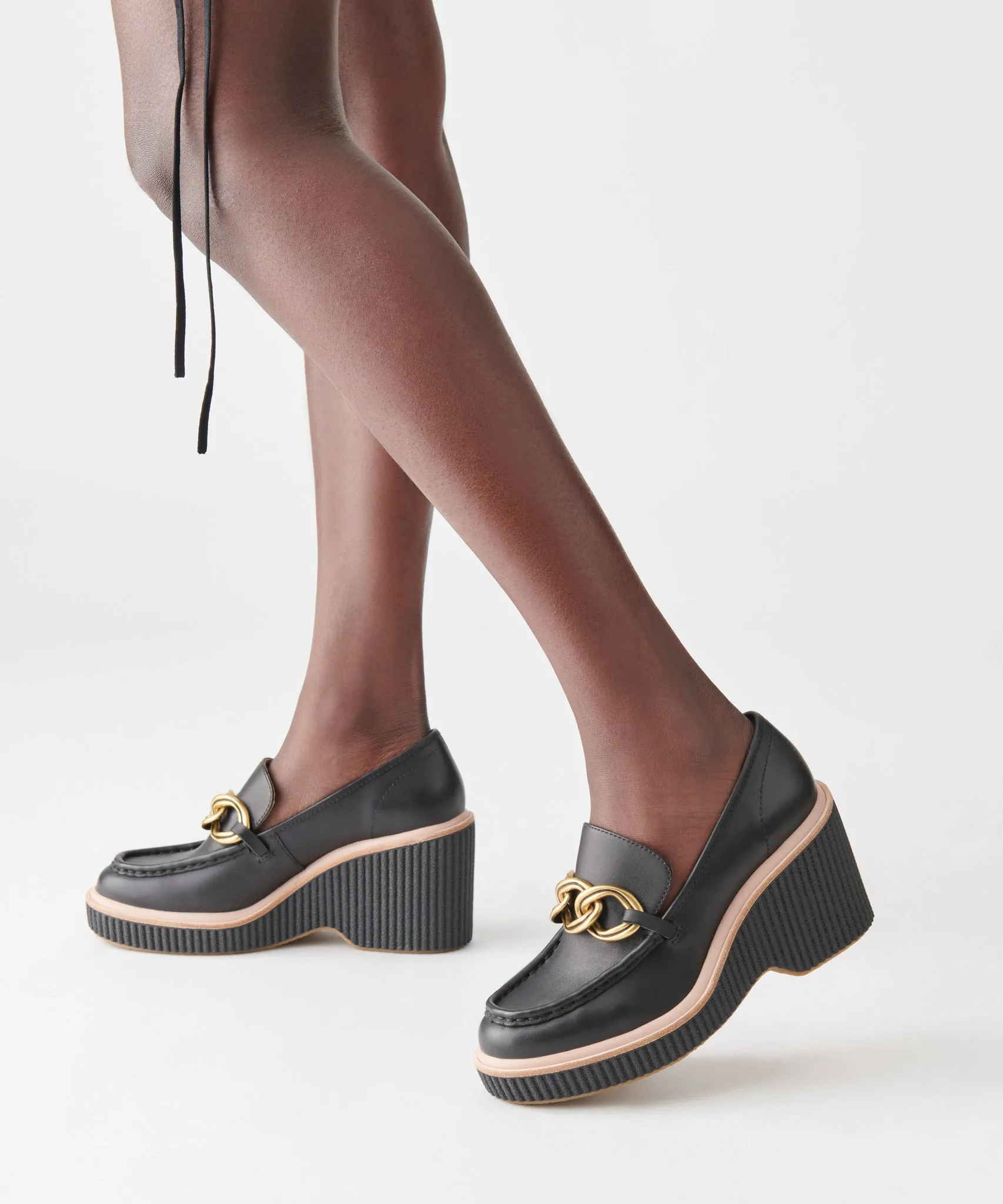 BRENAN WEDGES BLACK LEATHER - re:vita